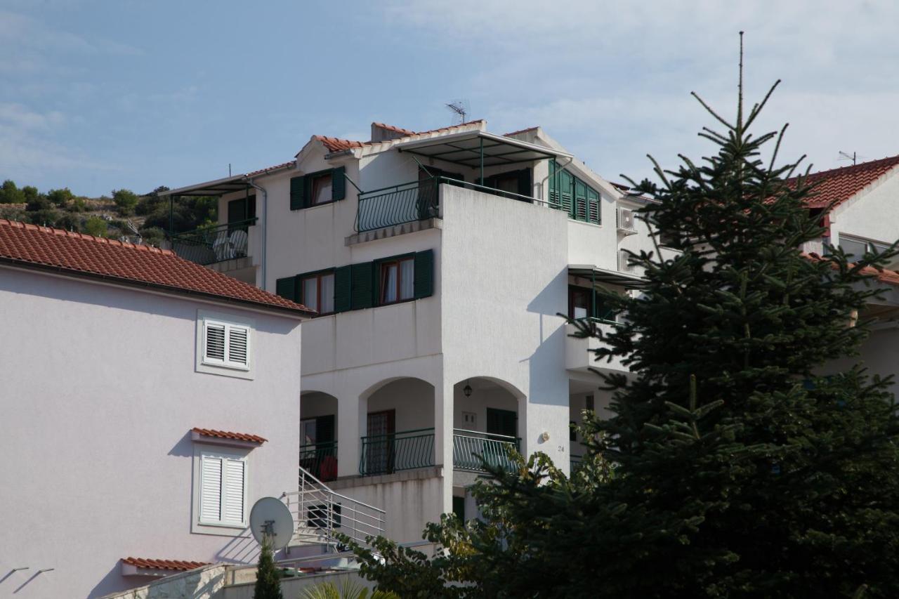 Apartments By The Sea Bilo, Primosten - 4191 Kültér fotó