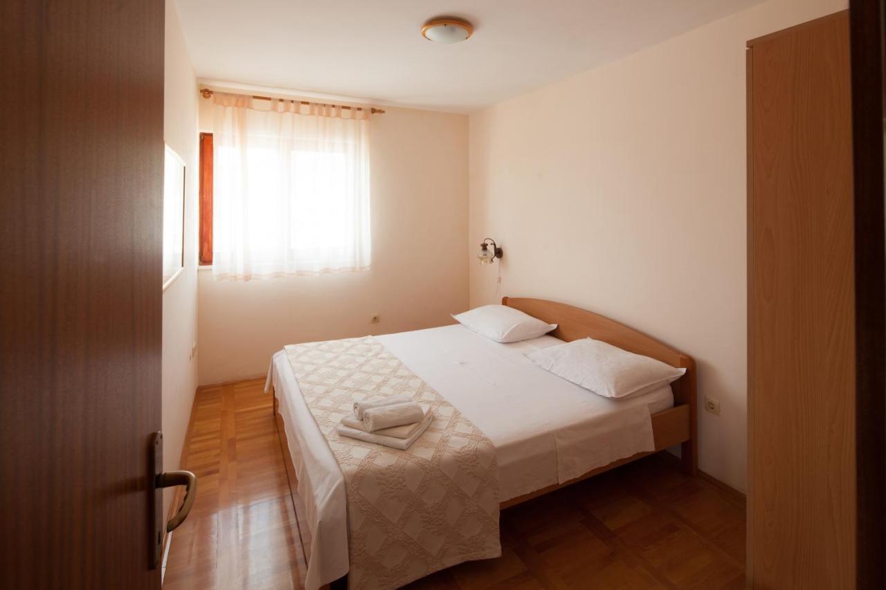 Apartments By The Sea Bilo, Primosten - 4191 Kültér fotó
