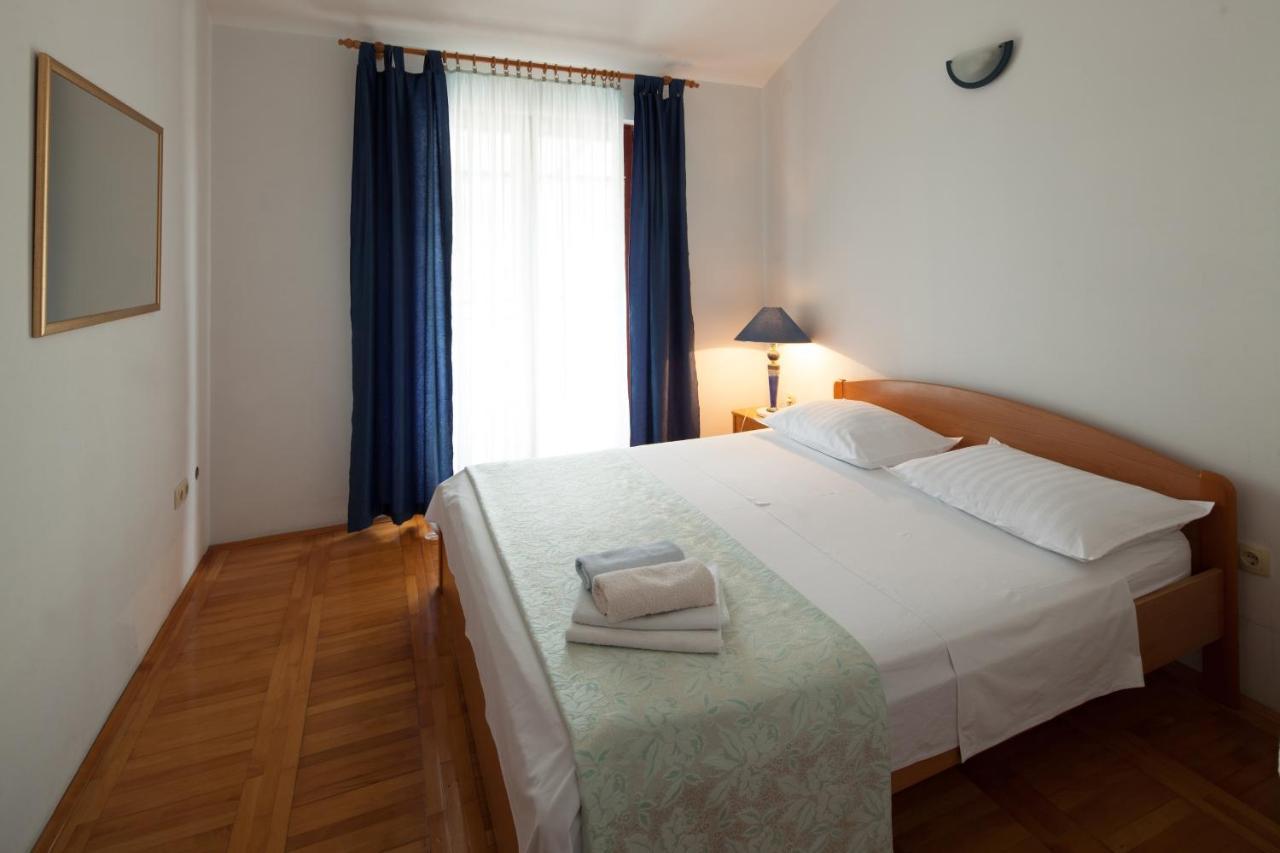 Apartments By The Sea Bilo, Primosten - 4191 Kültér fotó
