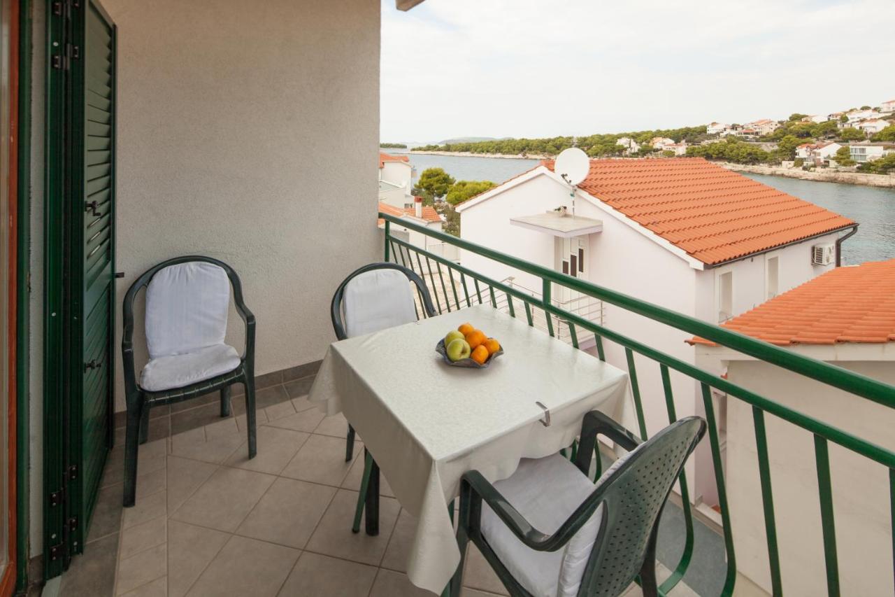 Apartments By The Sea Bilo, Primosten - 4191 Kültér fotó