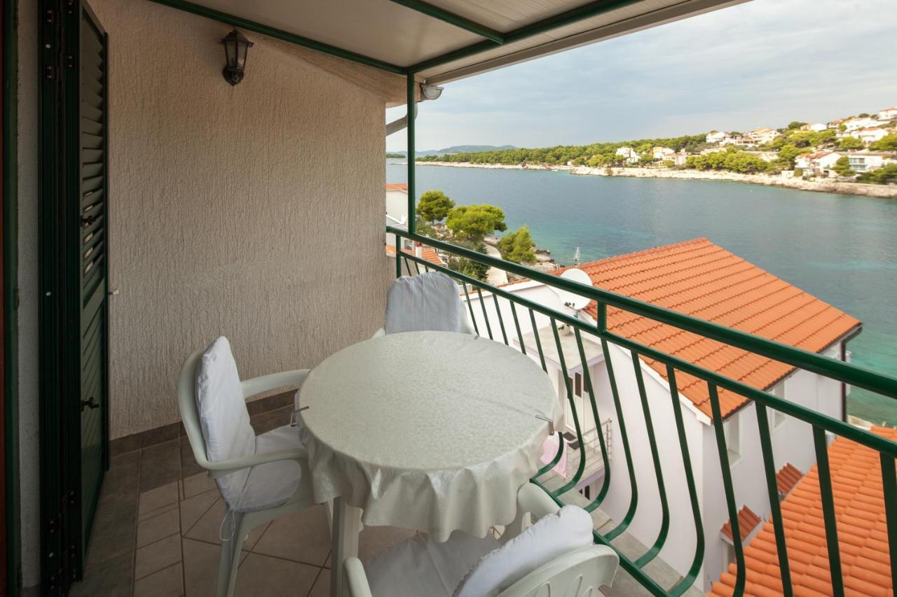 Apartments By The Sea Bilo, Primosten - 4191 Kültér fotó